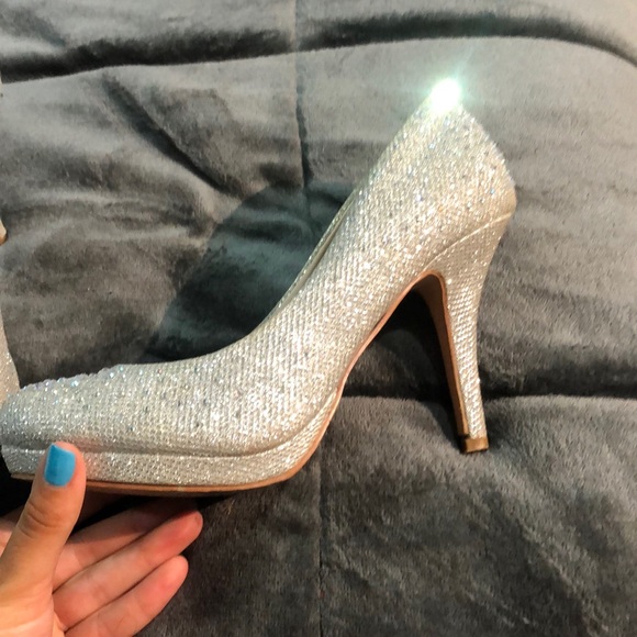 Bedazzled silver heels - Picture 2 of 5